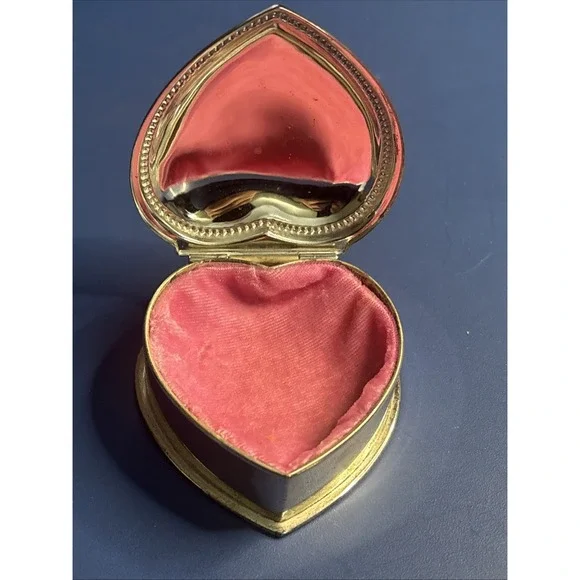 Vintage Silver Tone Heart Jewelry / Trinket Box - Picture 7 of 11